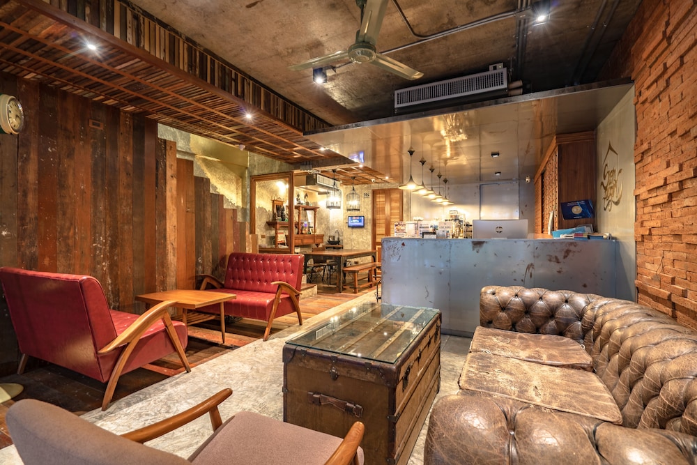 Siam Plug In Hostel 34/50
