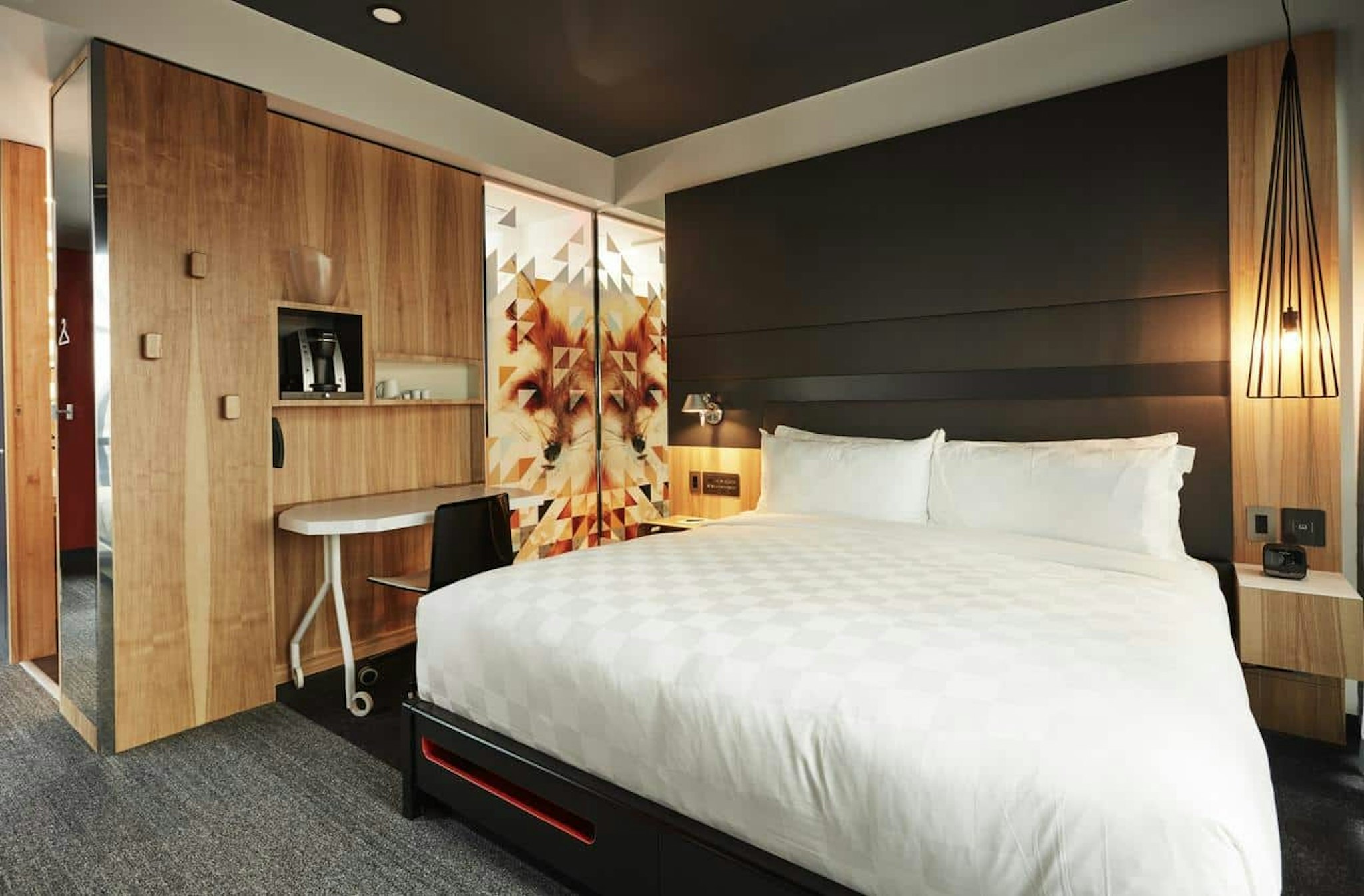 ROOM, KING BED, RIVER VIEW