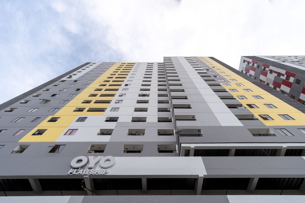 Oyo Flagship 1481 Apartemen Sentraland Medan 1/22