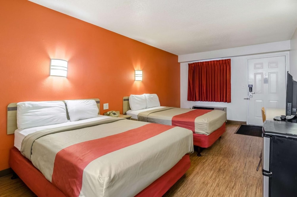 Motel6 Warren, MI - Detroit East 34/54