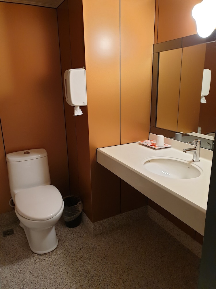 Walker Hotel Chenggong 40/41