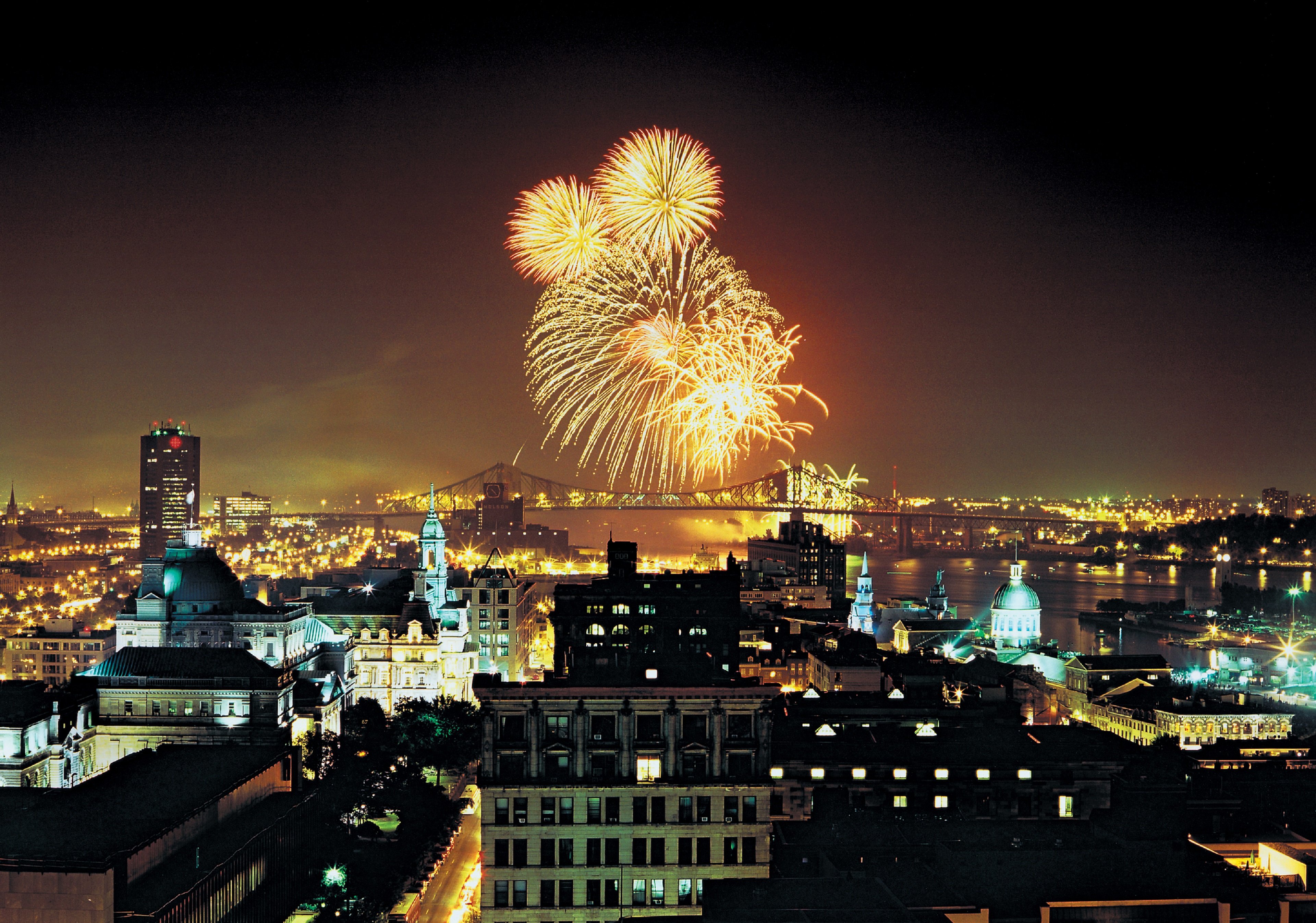 Holiday Inn Hotel Suites Montreal Centre Ville Ouest 74/78