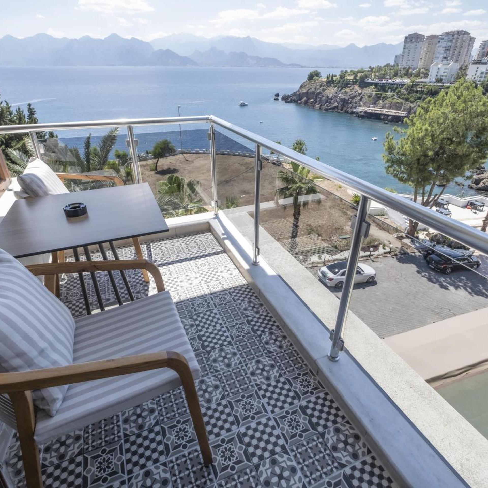 Qinn Hotels 21/50