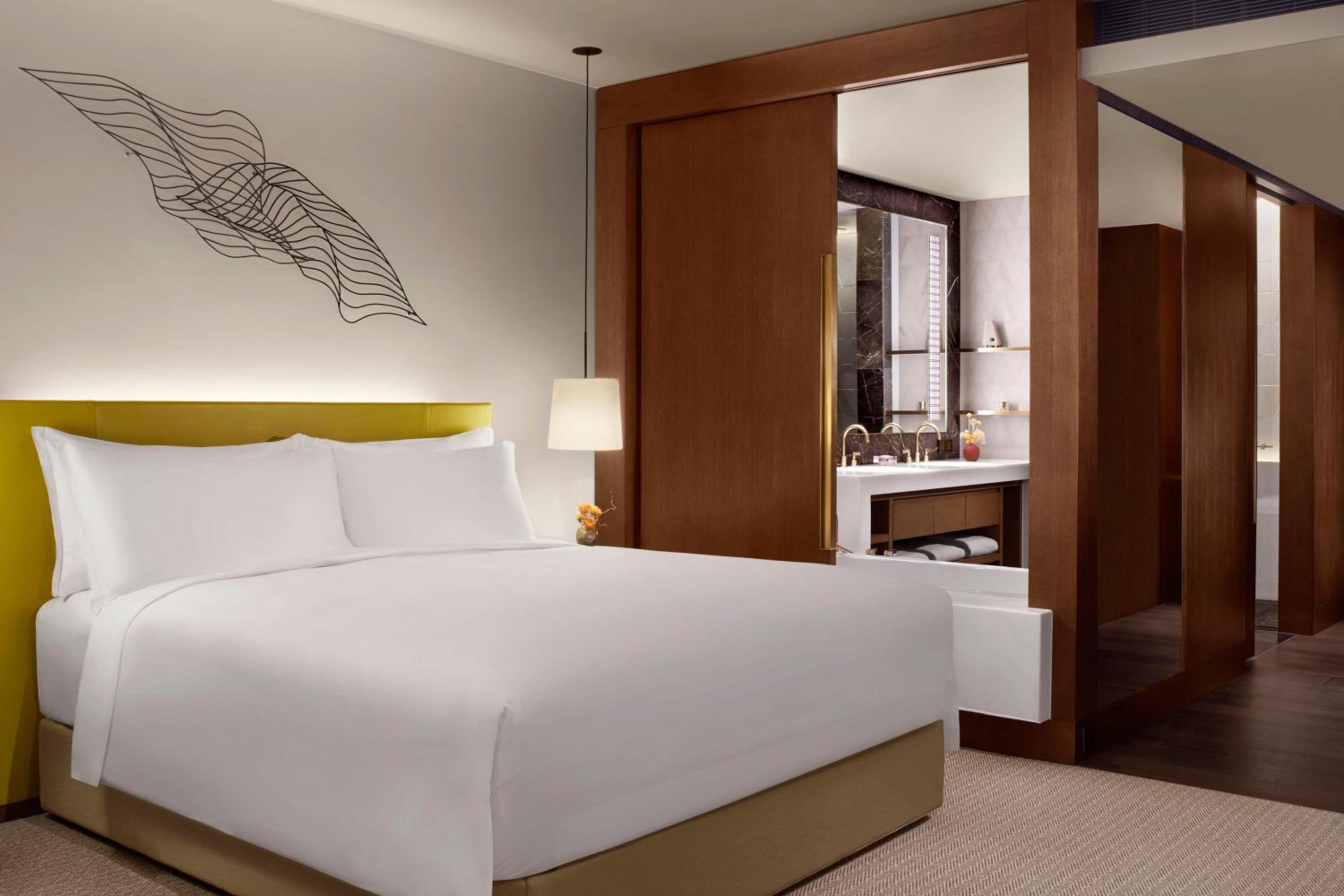The Ritz-Carlton Melbourne 6/50
