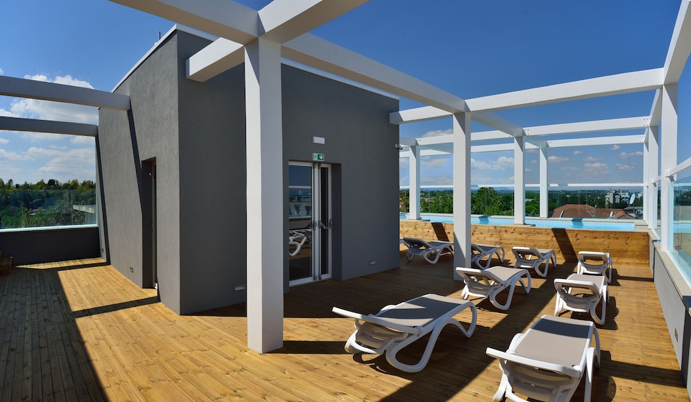 Embassy Hotel & Spa 24/43