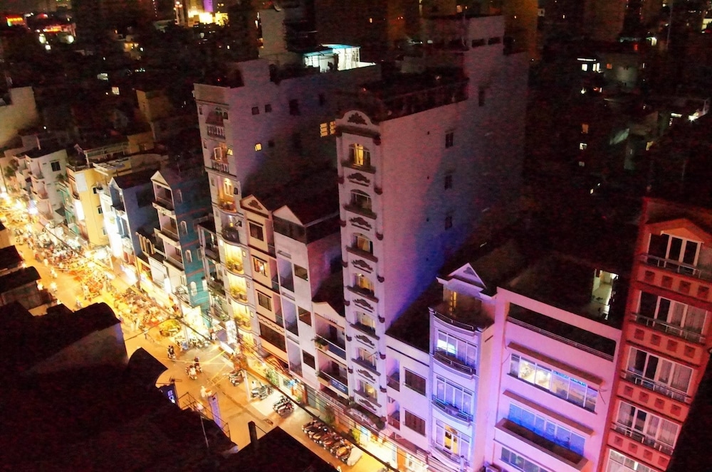 Valentine Hotel 2/50