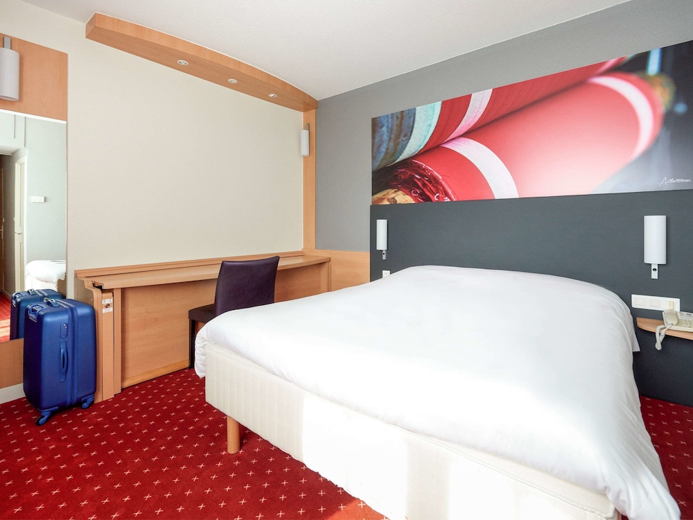 Ibis Cholet 12/36