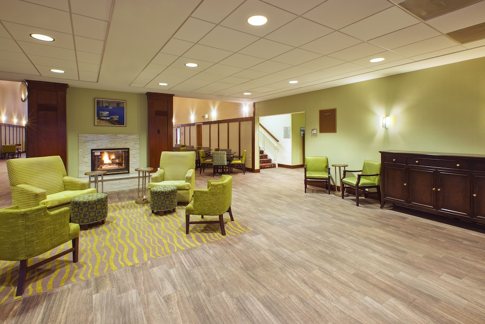 Hampton Inn Suites Providencew 33/42