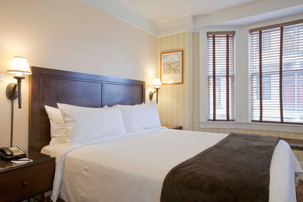 Executive Hotel Vintage Court 17/66