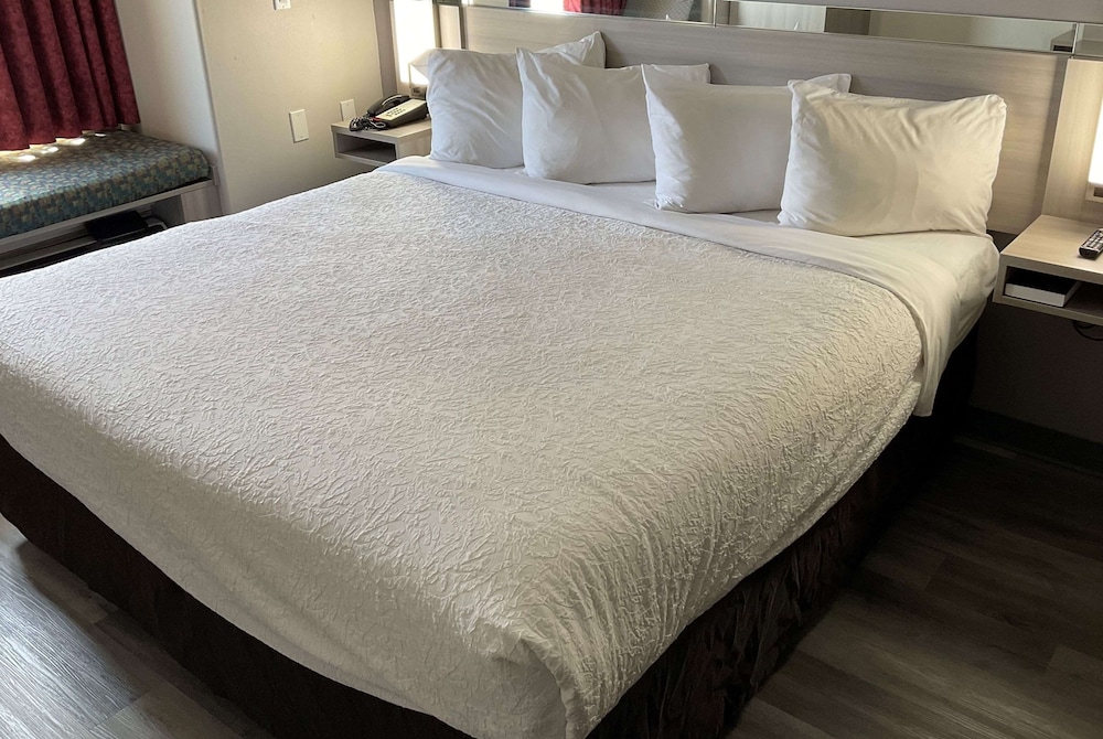 Microtel Inn And Suites Clarksville 10/30
