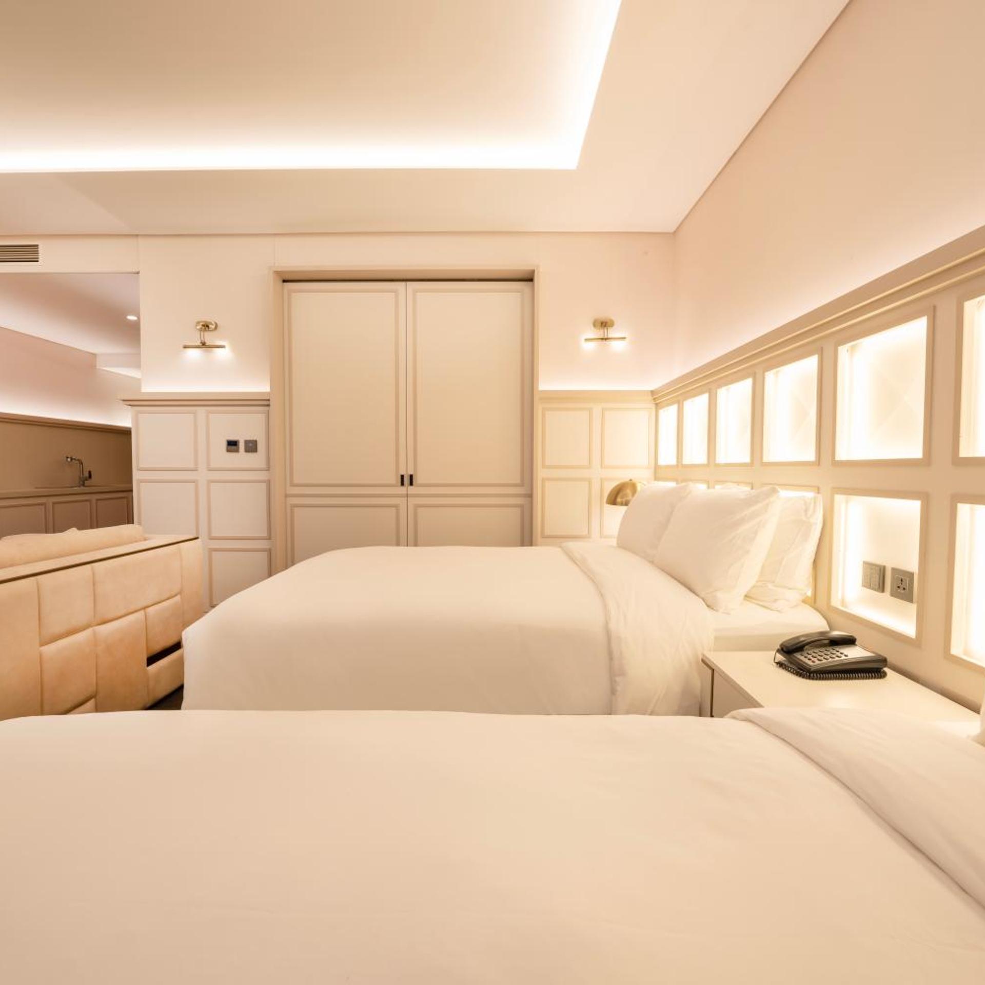 Junior Suite, Family, Twin Beds, with Pool