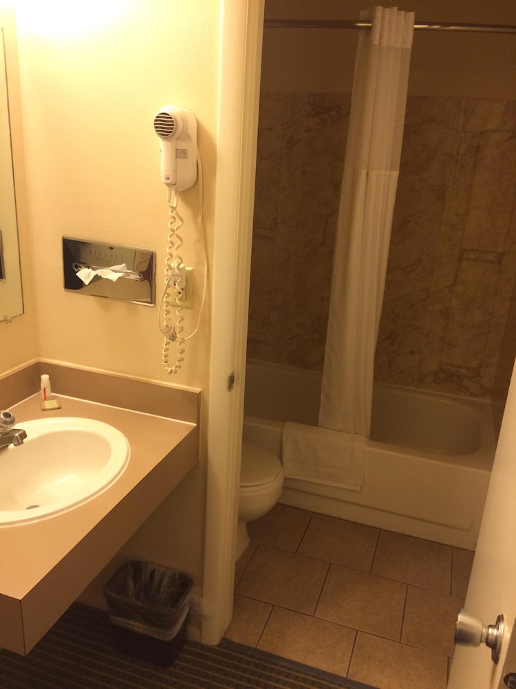 Super 8 By Wyndham Idaho Falls 15/25