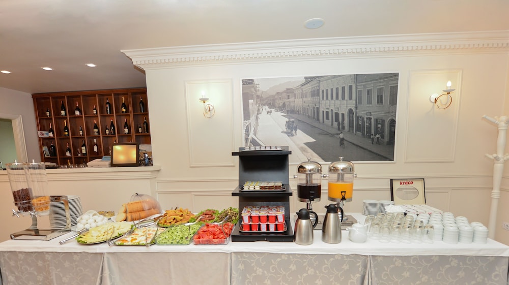 Alis Hotel 44/54