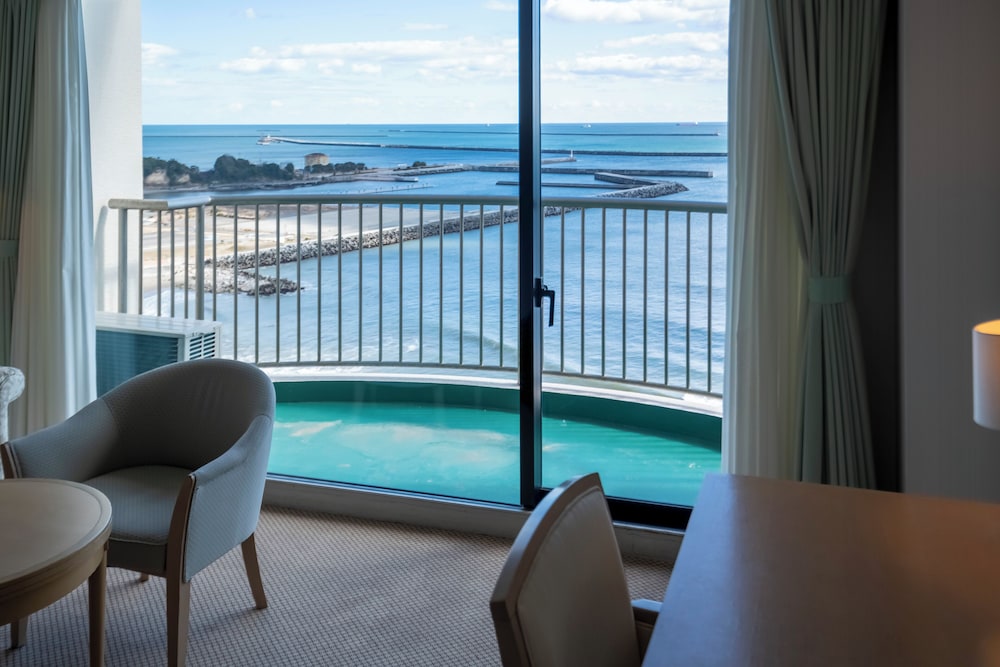 Onahama Ocean Hotel Golf Club 14/30
