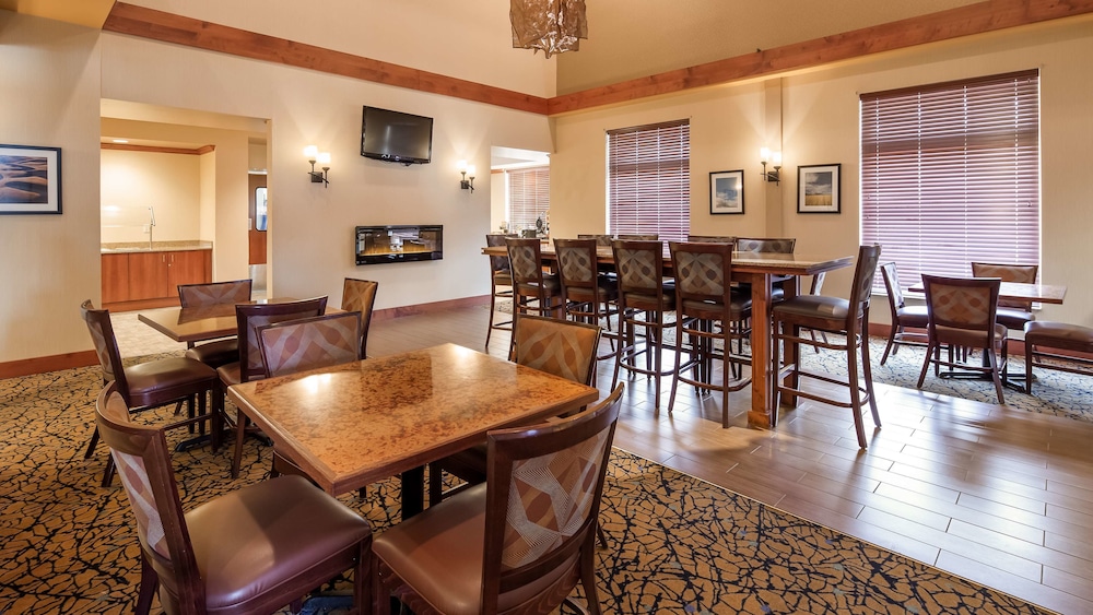 Best Western Golden Prairie Inn & Suites 31/38
