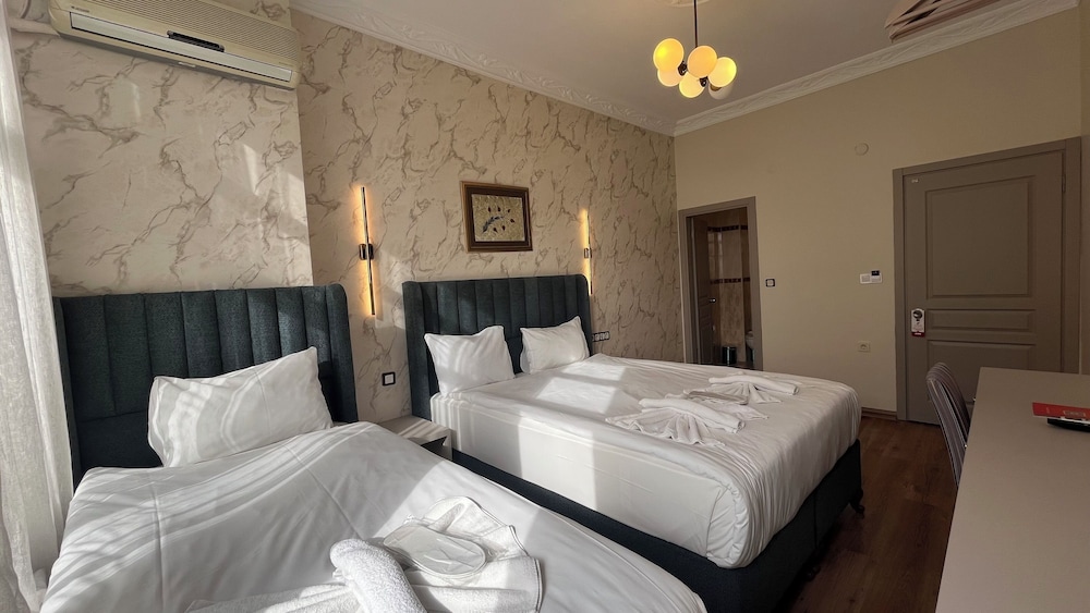 DELUXE, TRIPLE, SEA VIEW