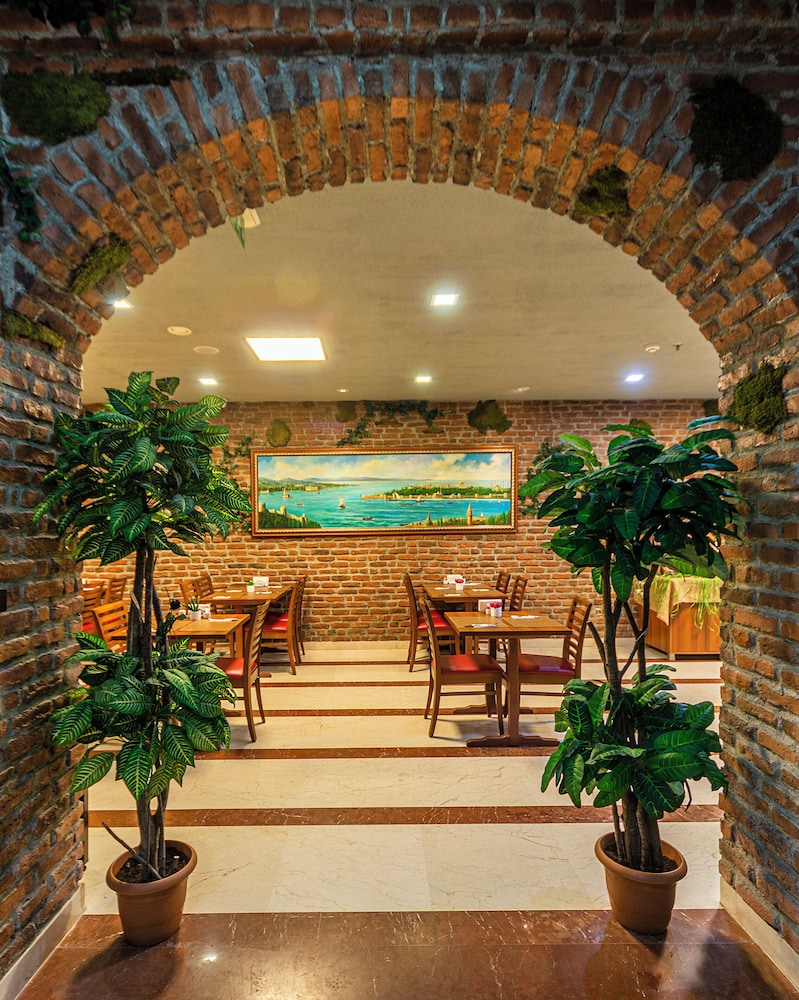 Aprilis Hotel 5/50