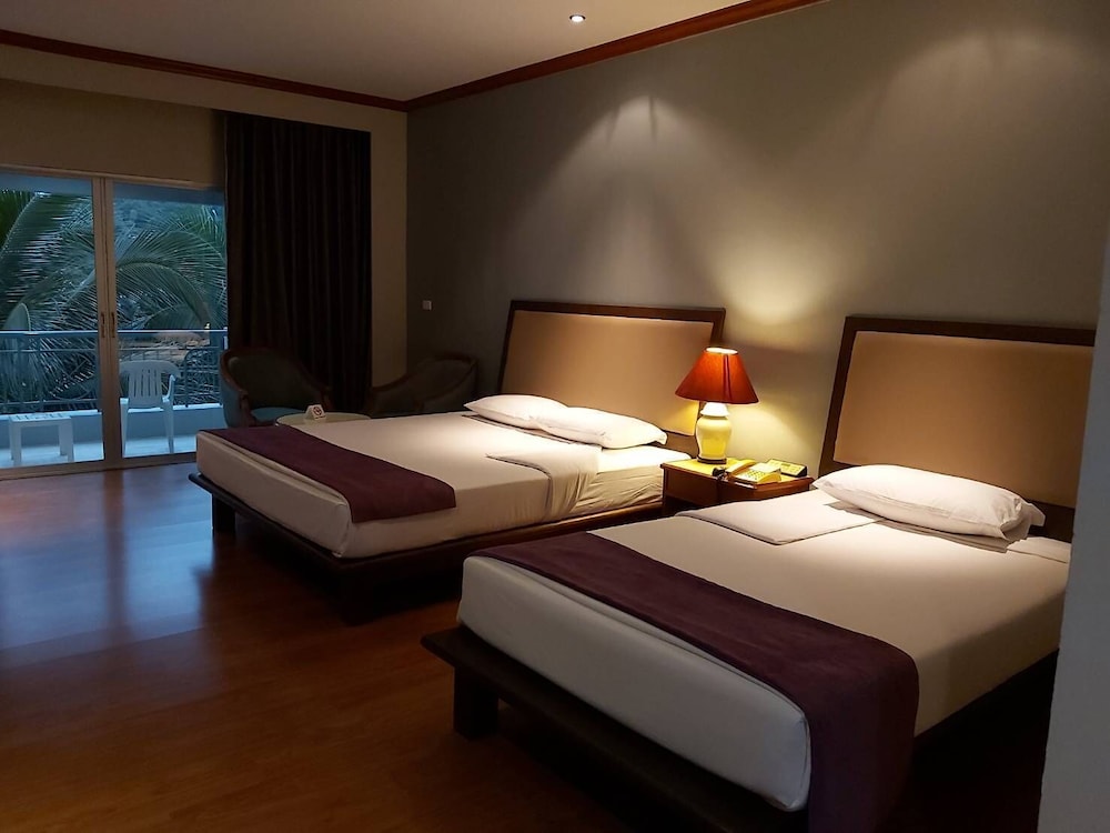 SIR JAMES RESORT SARABURI 6/50