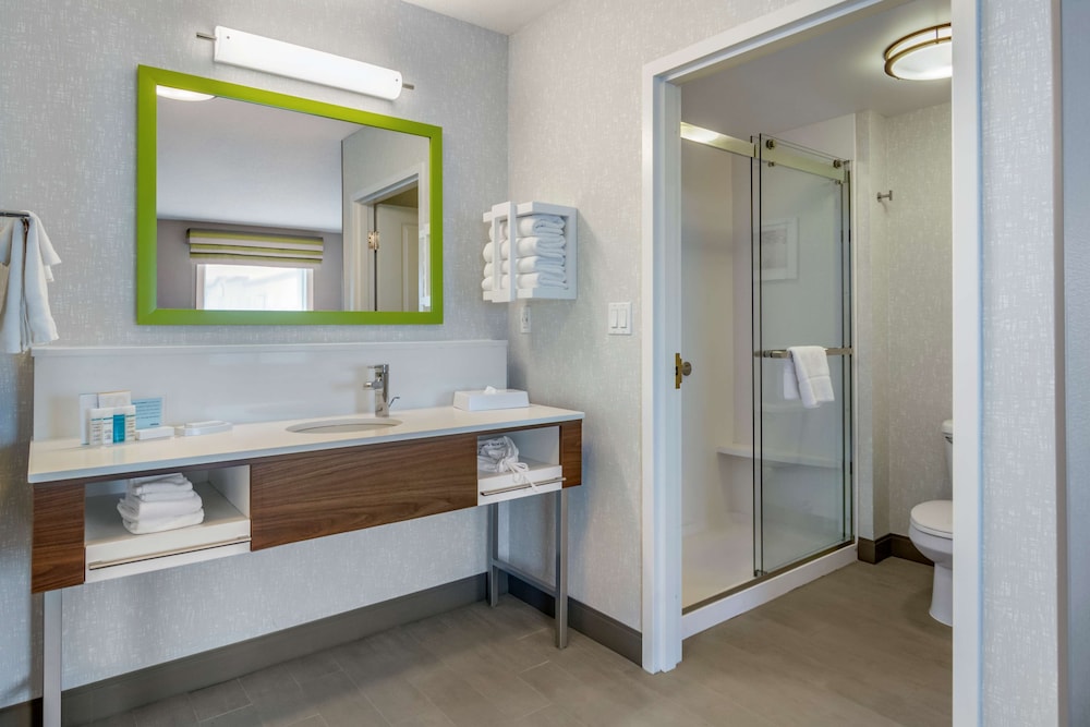 Hampton Inn & Suites by Hilton Edmonton/West 8/35