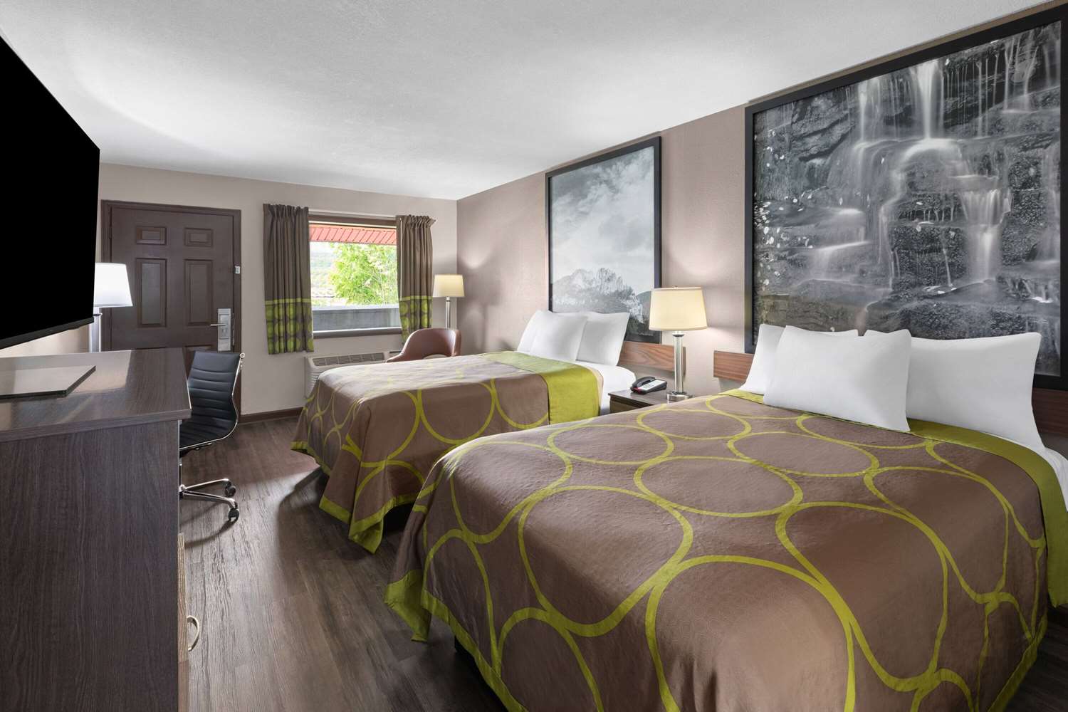 Super 8 by Wyndham Bridgeport-Clarksburg 6/28