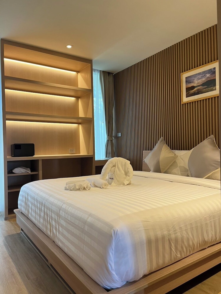 DELUXE, DOUBLE BED, BALCONY