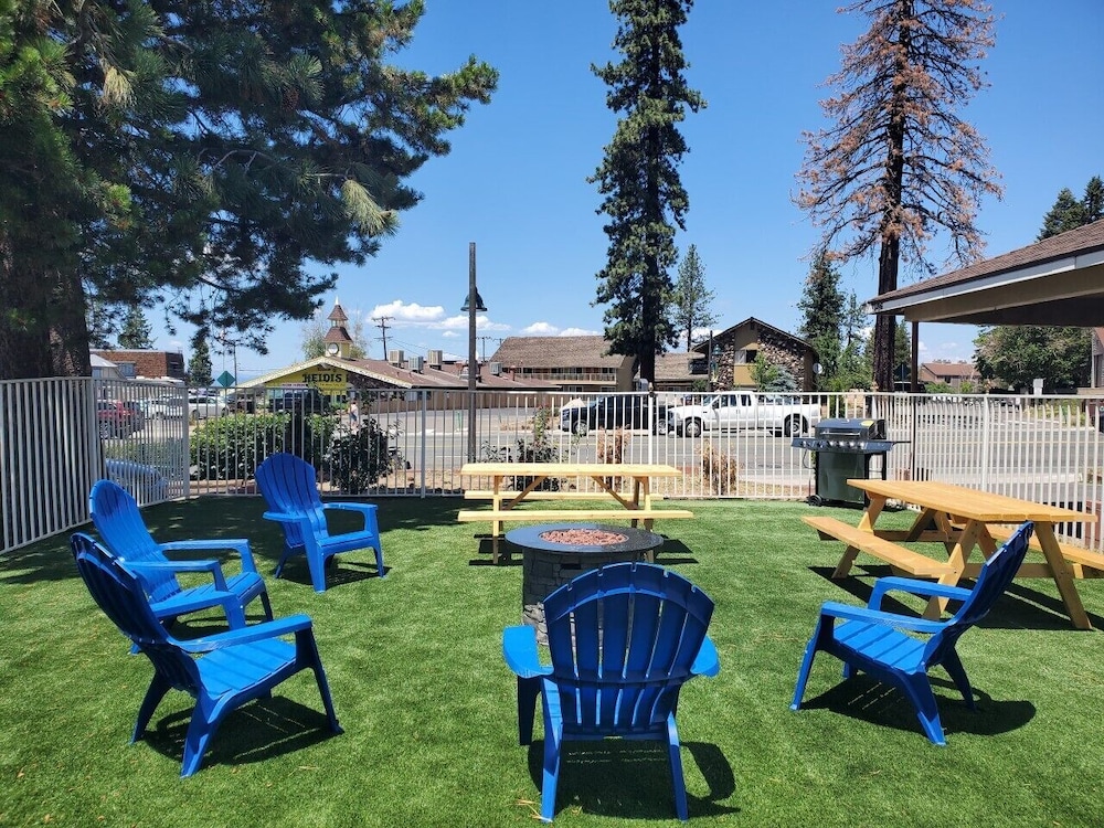 Bluebird Day Inn & Suites 57/68