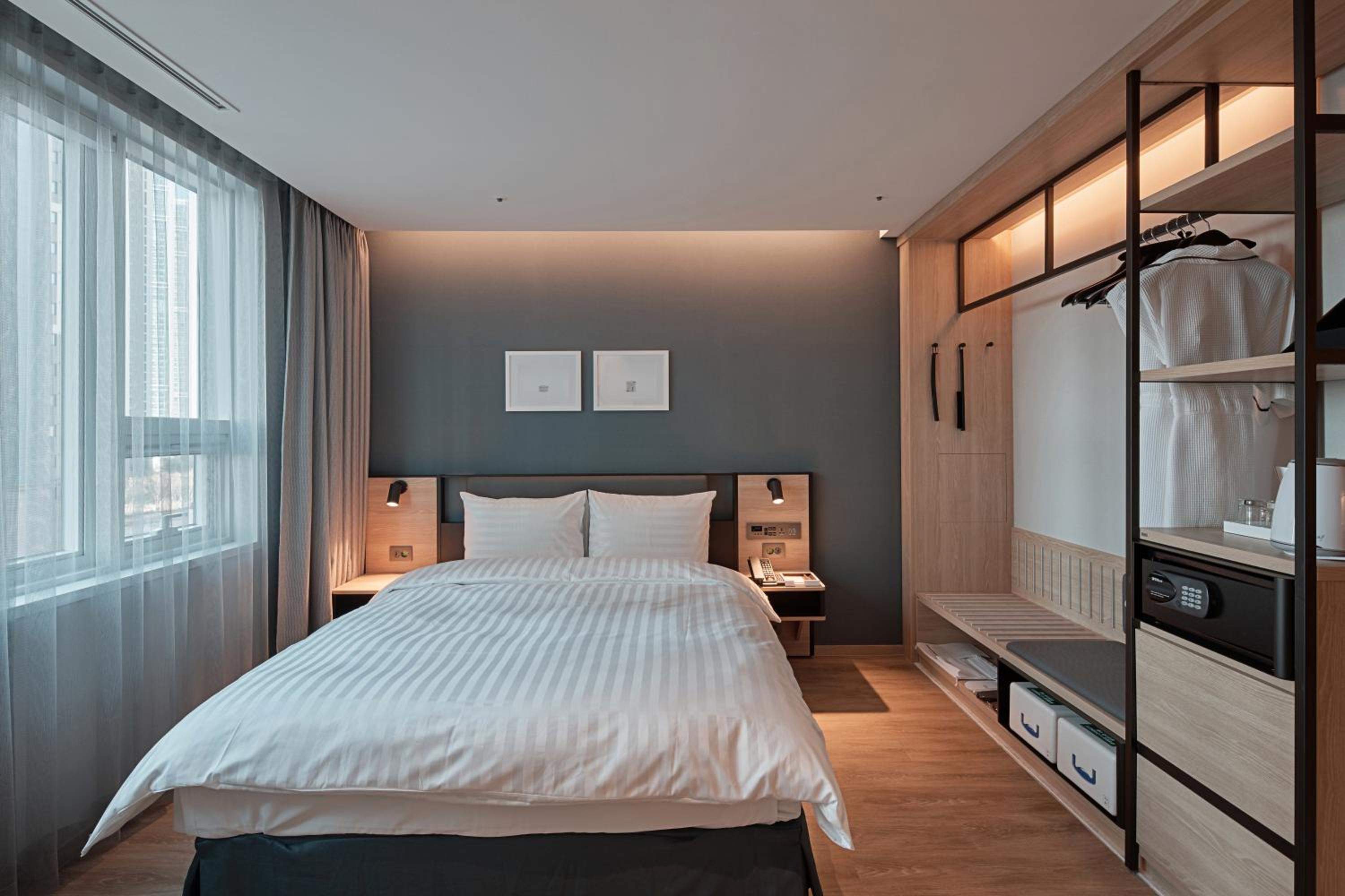 Superior, Residence, Double Bed, West Tower