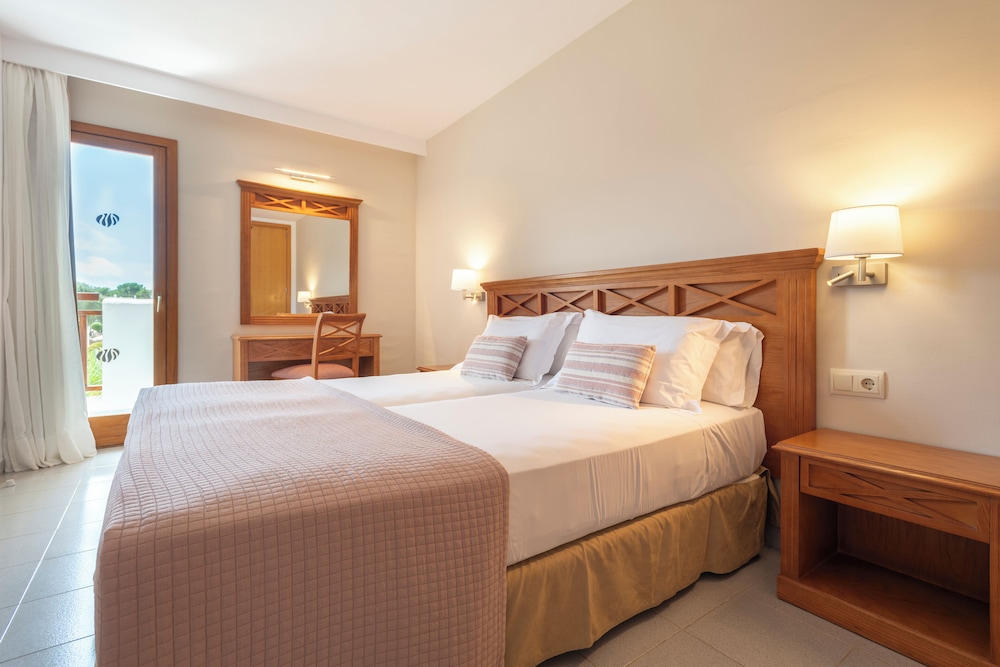 شقة بسريرين منفصلين بإطلالة على المسبح بغرفة نوم واحدة، Inturotel Esmeralda Garden 2/3