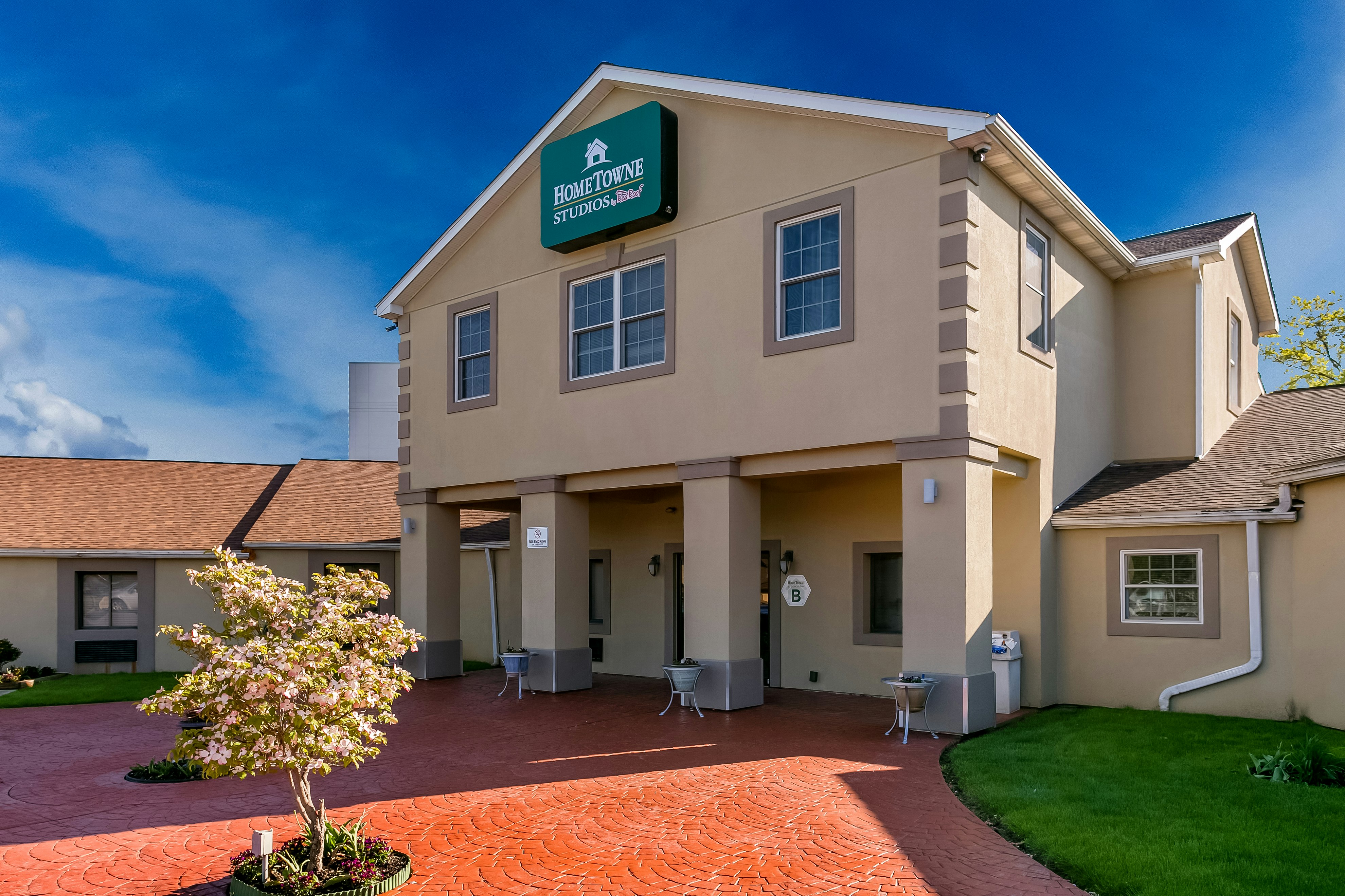 Econo Lodge Inn Suites 34/35
