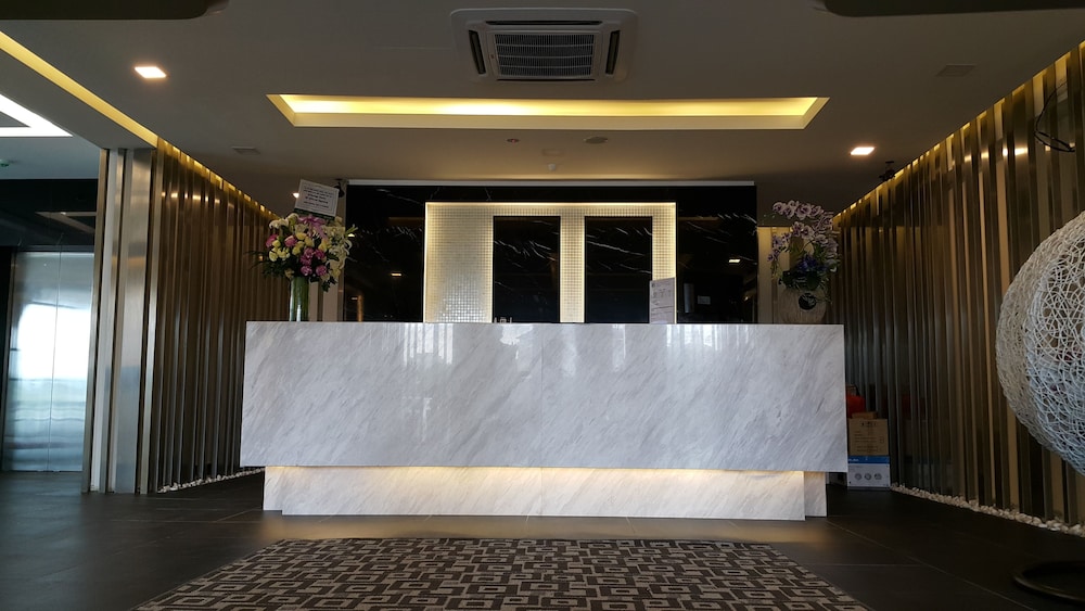 M Design Hotel At Shamelin Perkasa 3/32