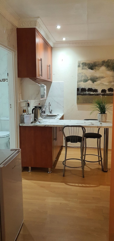 Pepper Tree Bnb 16/50