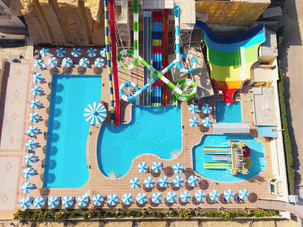 Amc Royal Hotel And Spa 63/68