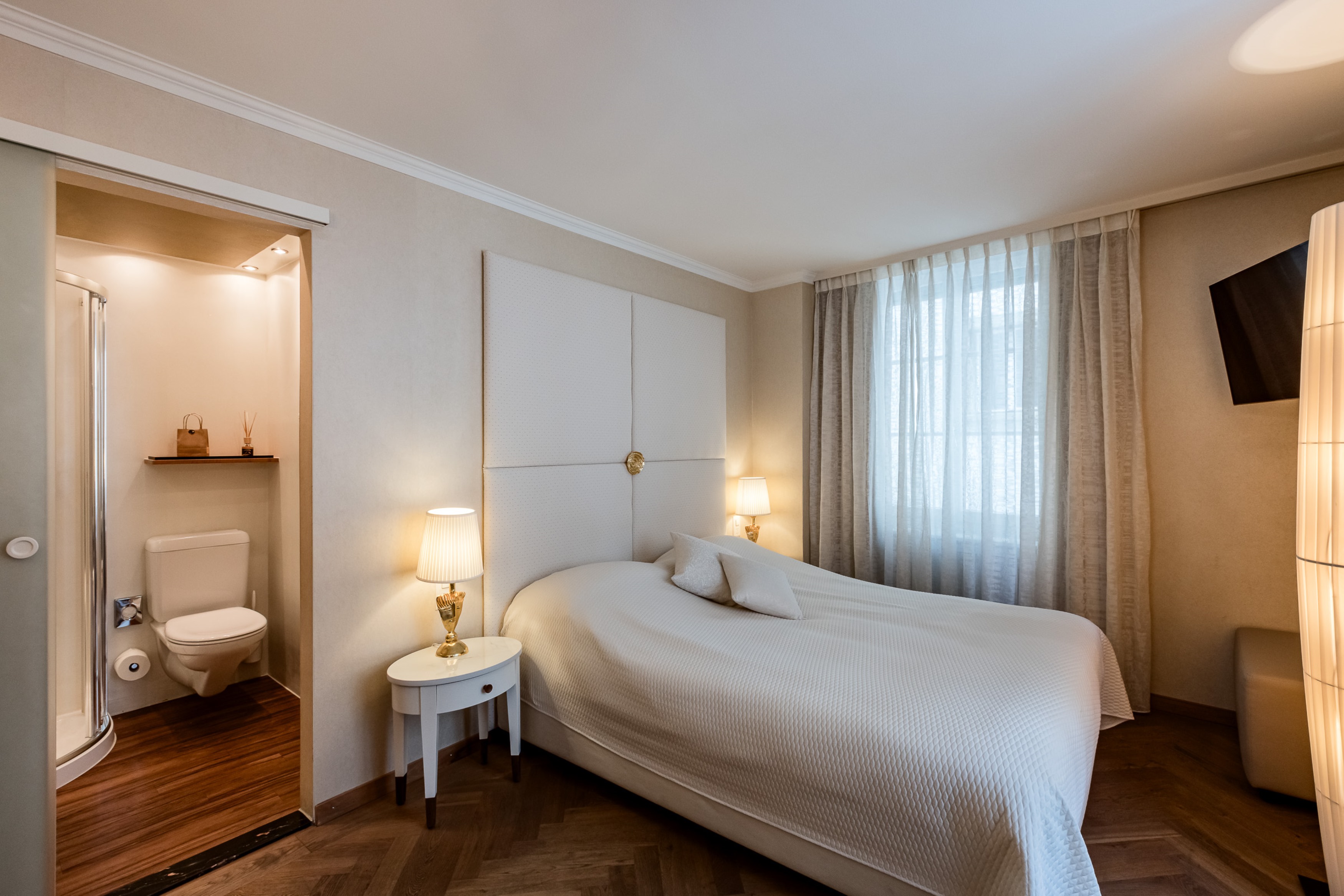 Room, Single, Double Bed, City View
