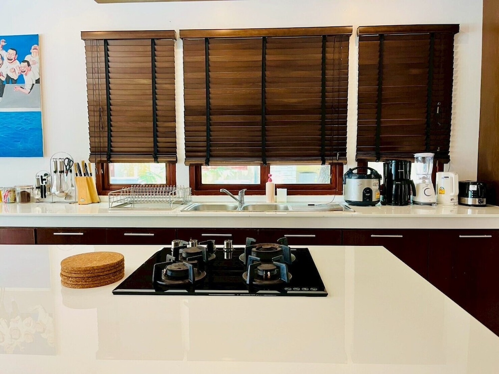 Amatapura Beach Villa 12 14/57