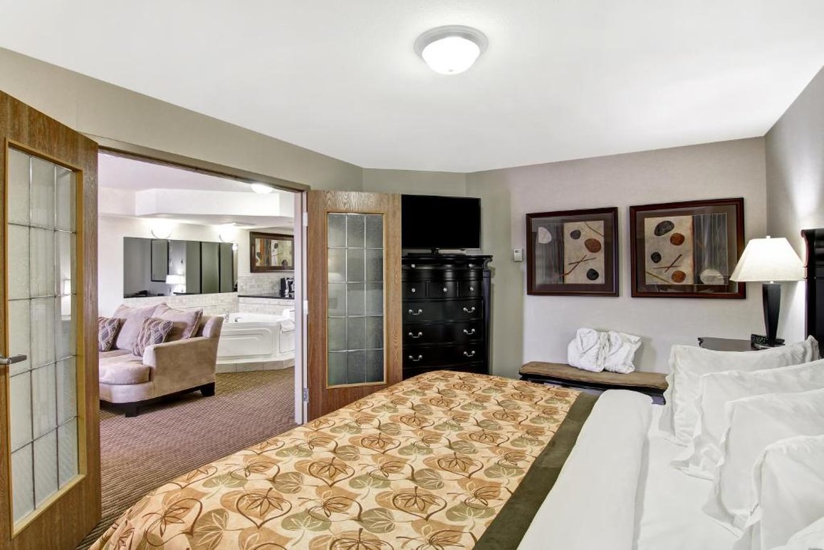 Weyburn Canalta Hotel 8/41