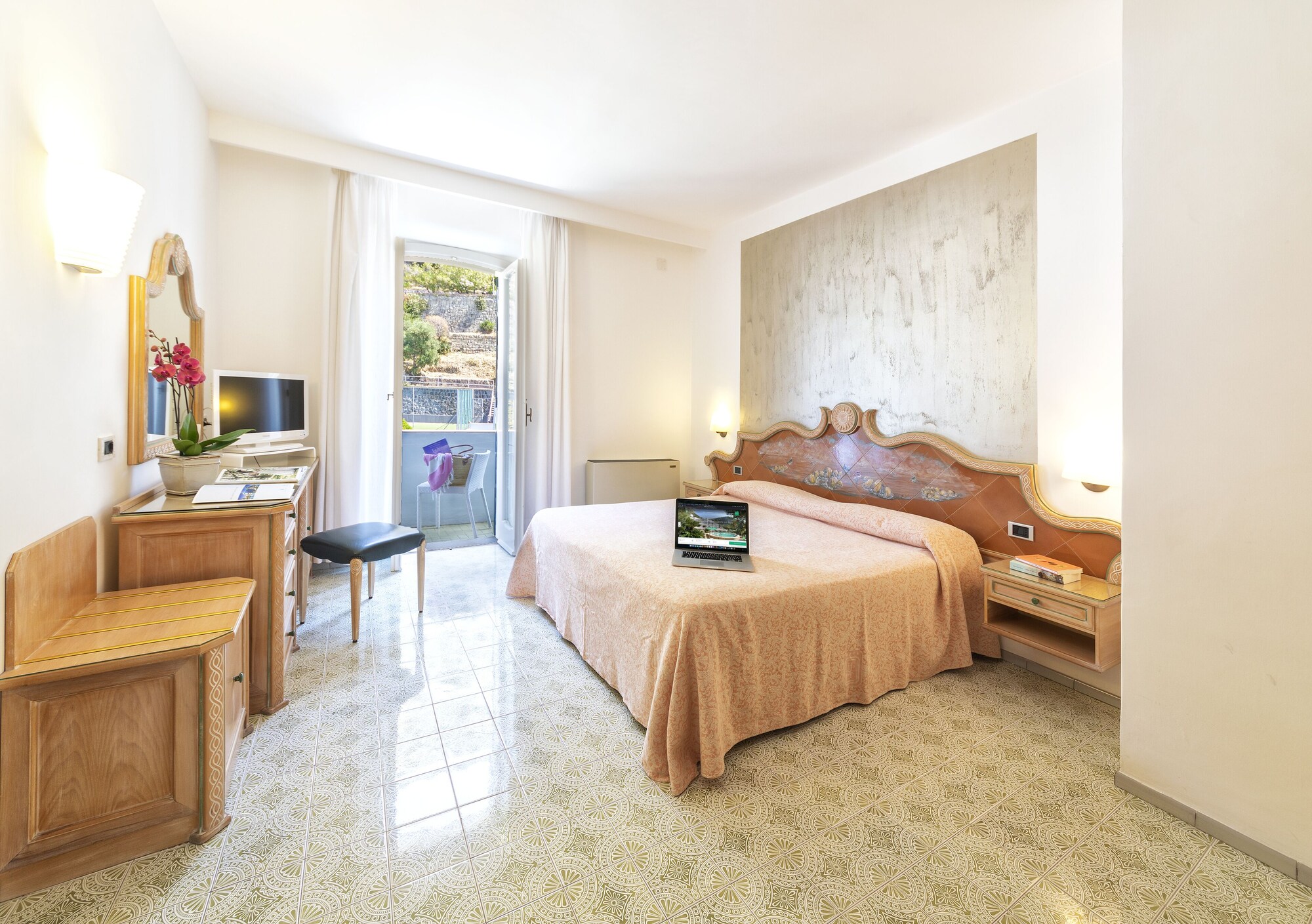 CLASSIC, DOUBLE OR TWIN BED