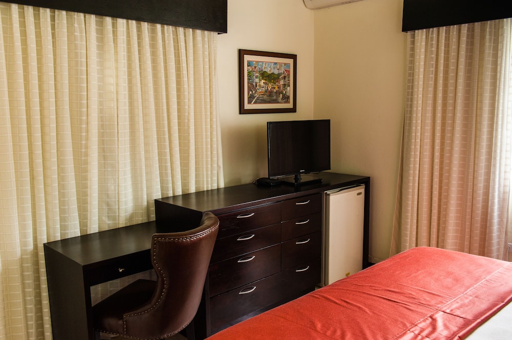Shirley Retreat Hotel 26/34