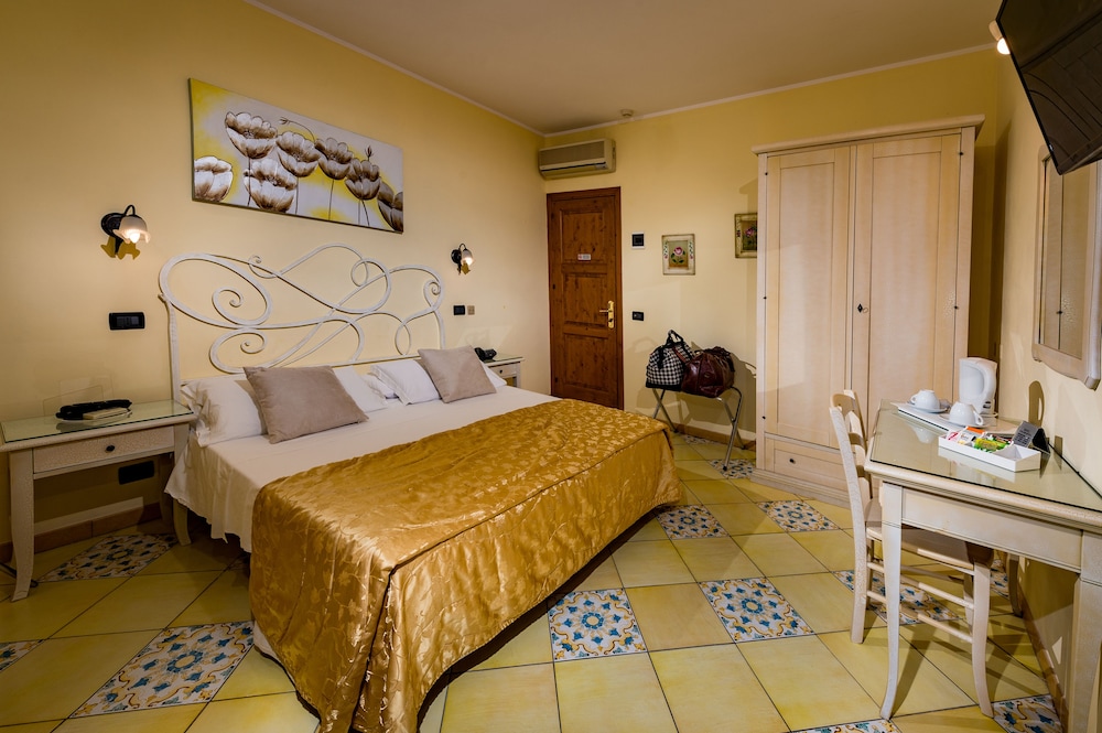 HOTEL CALA MARINA 36/72