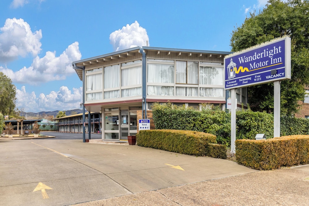 Wanderlight Motor Inn 60/68