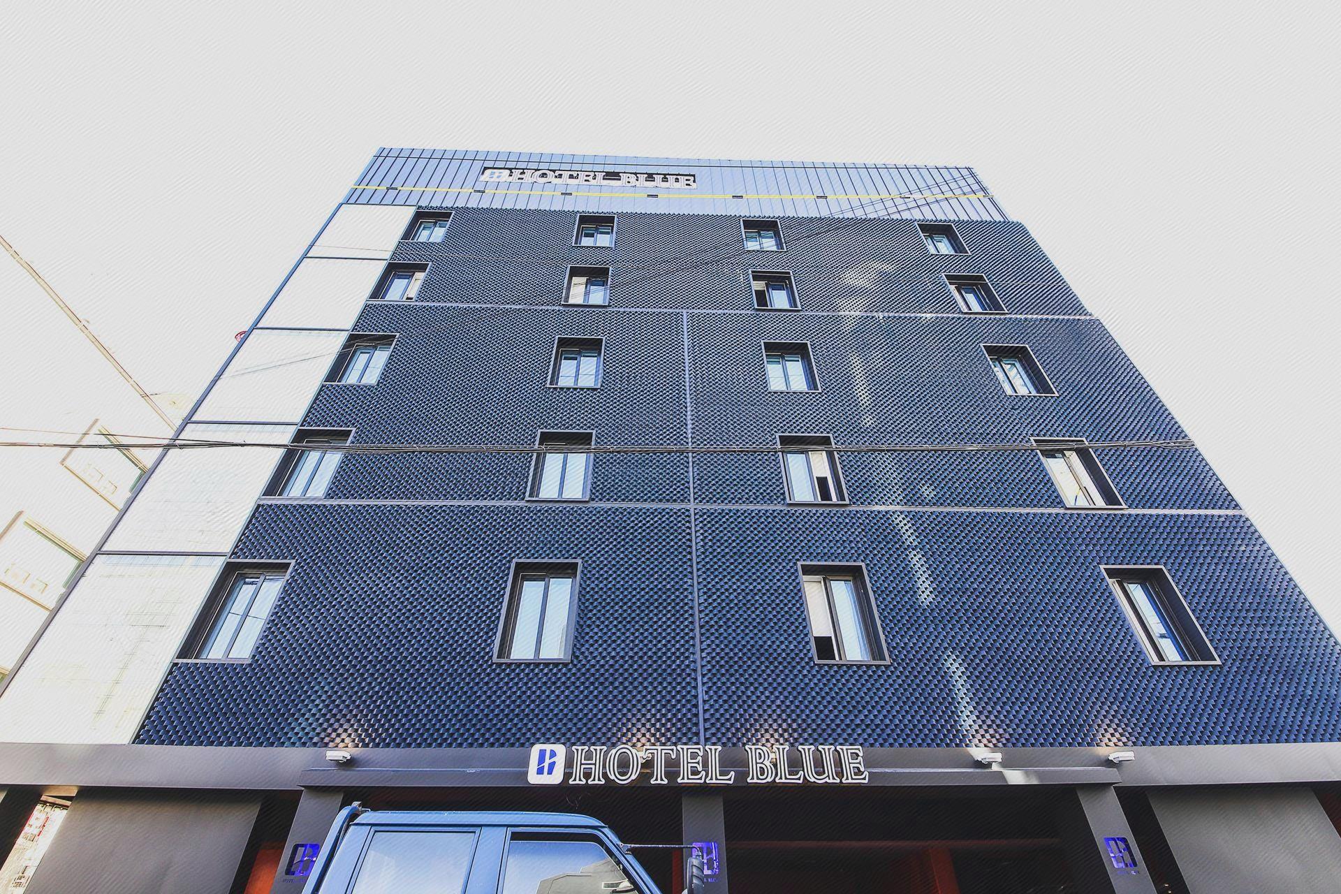Blue Hotel 3/28