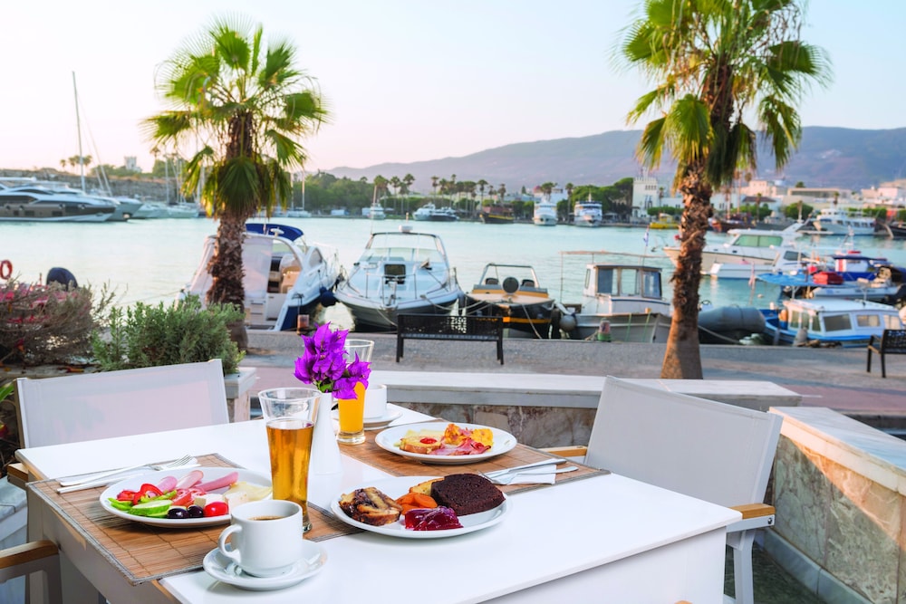 Kosta Palace City Hotel 143/157