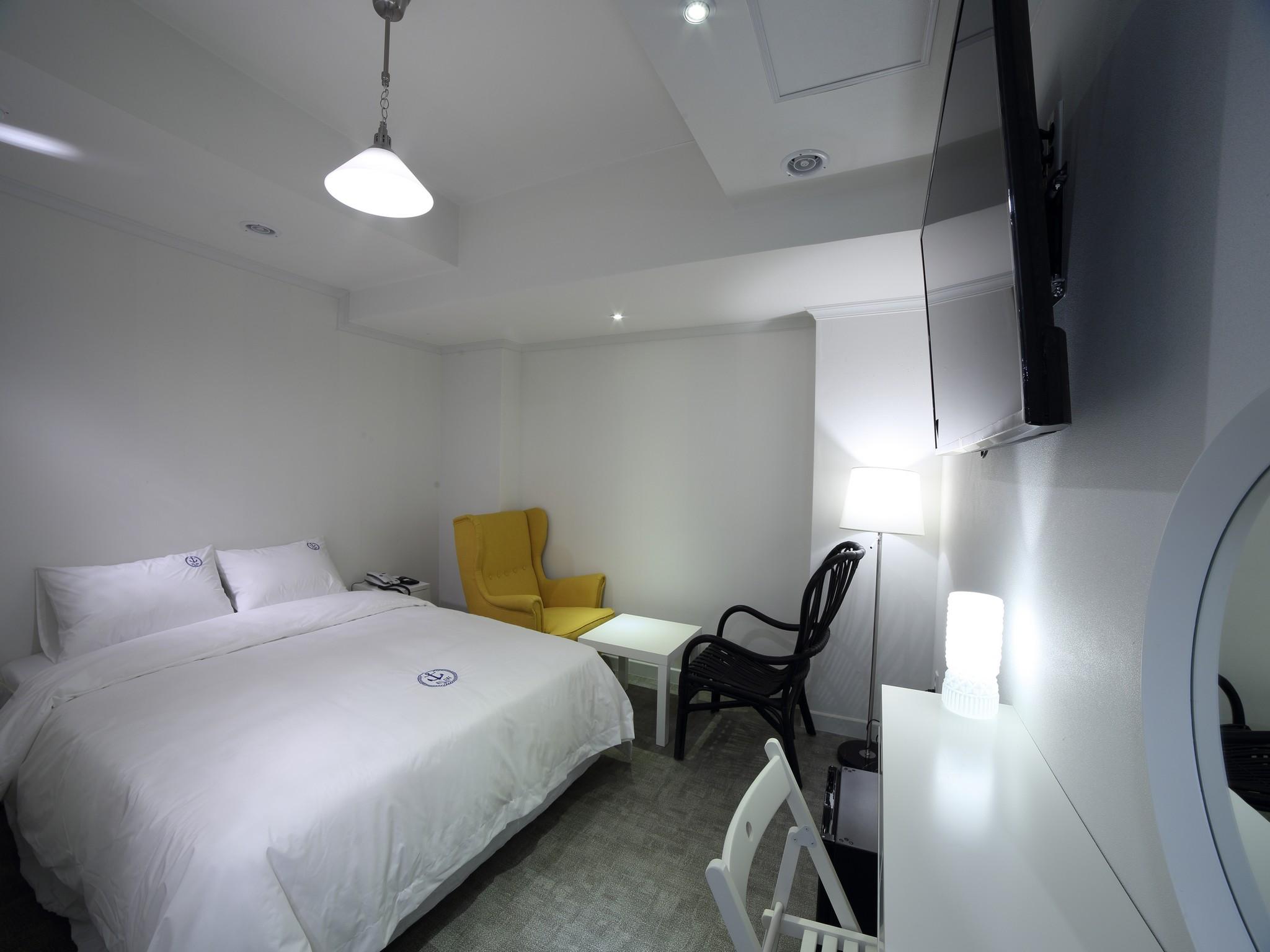 DELUXE, DOUBLE BED