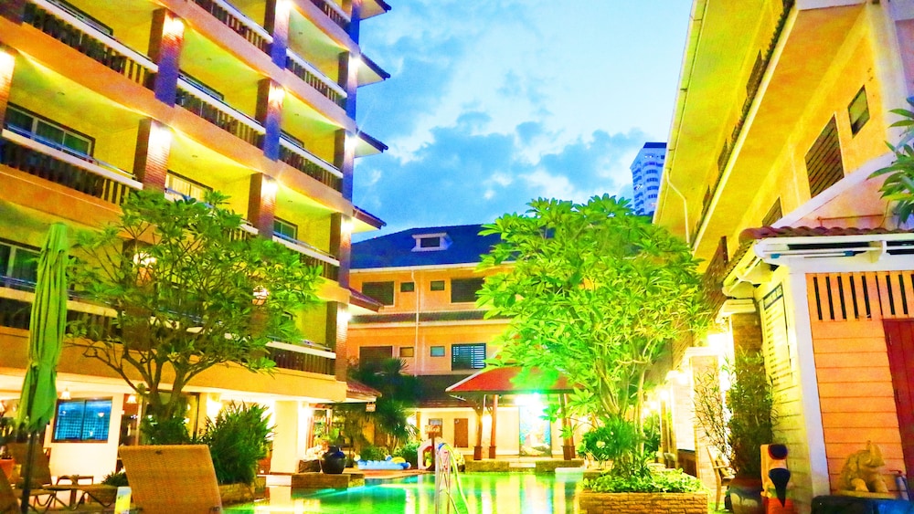 Aiyaree Place Hotel 3/75