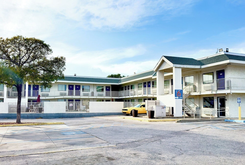 Motel6 Austin, TX 8/51