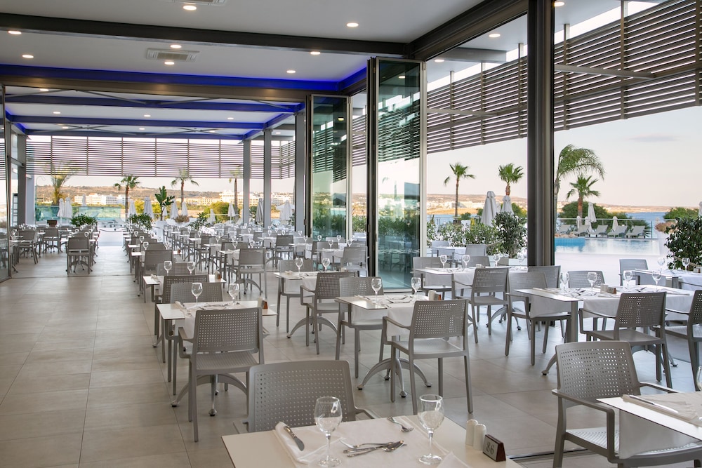 Asterias Beach Hotel 50/62
