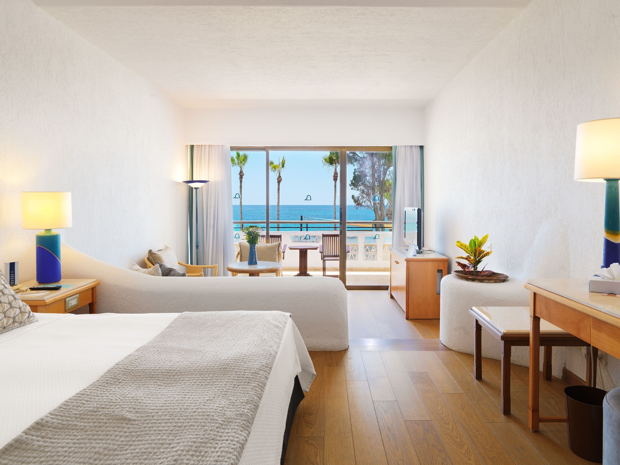 Junior Suite, Executive