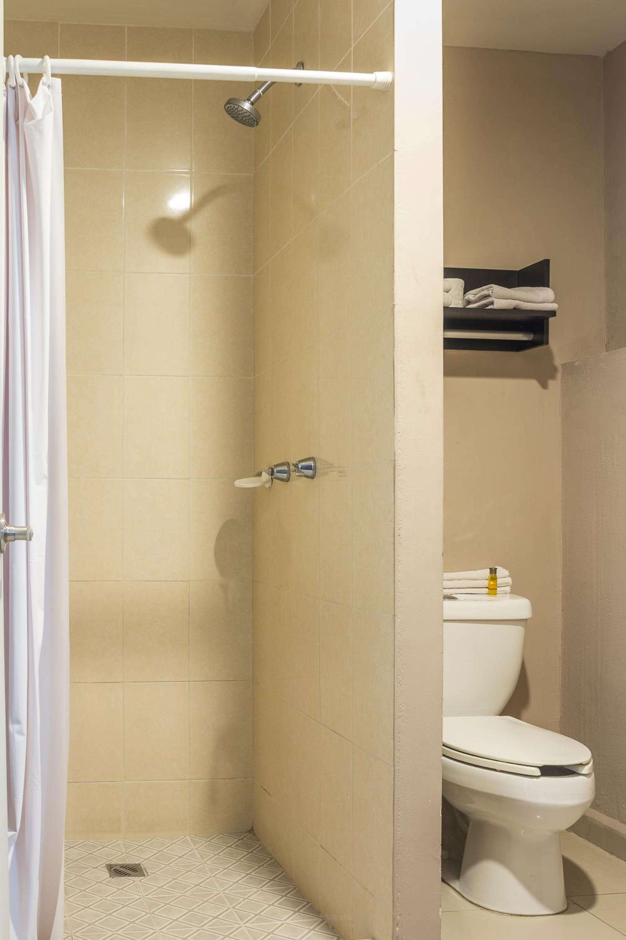 Hotel Bonitto Inn Lomas 48/52