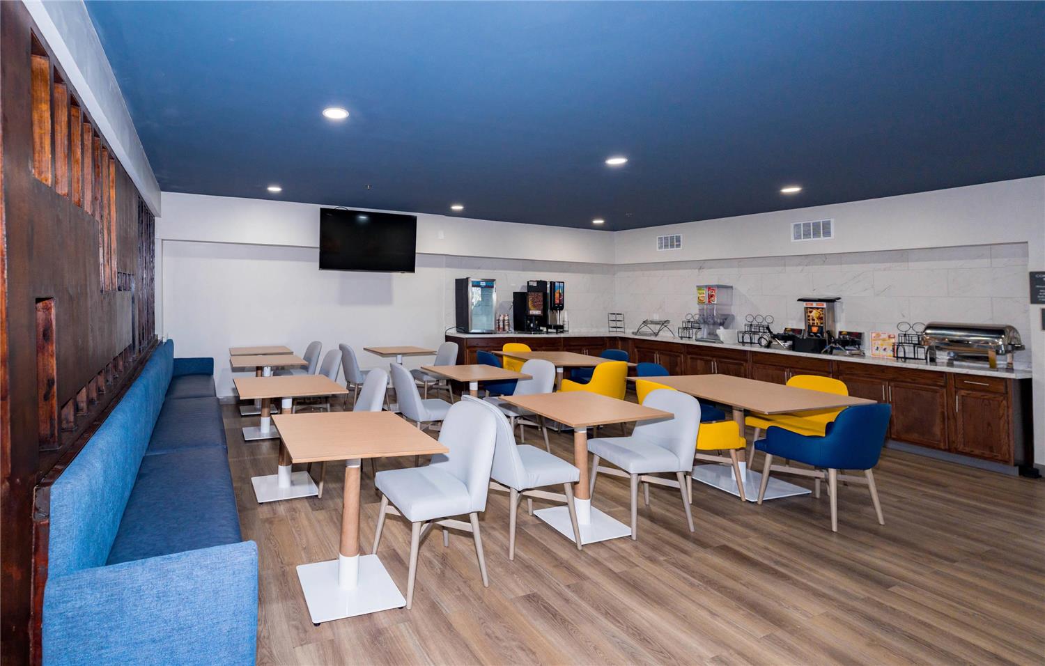 Comfort Inn & Suites River City Decatur 12/21