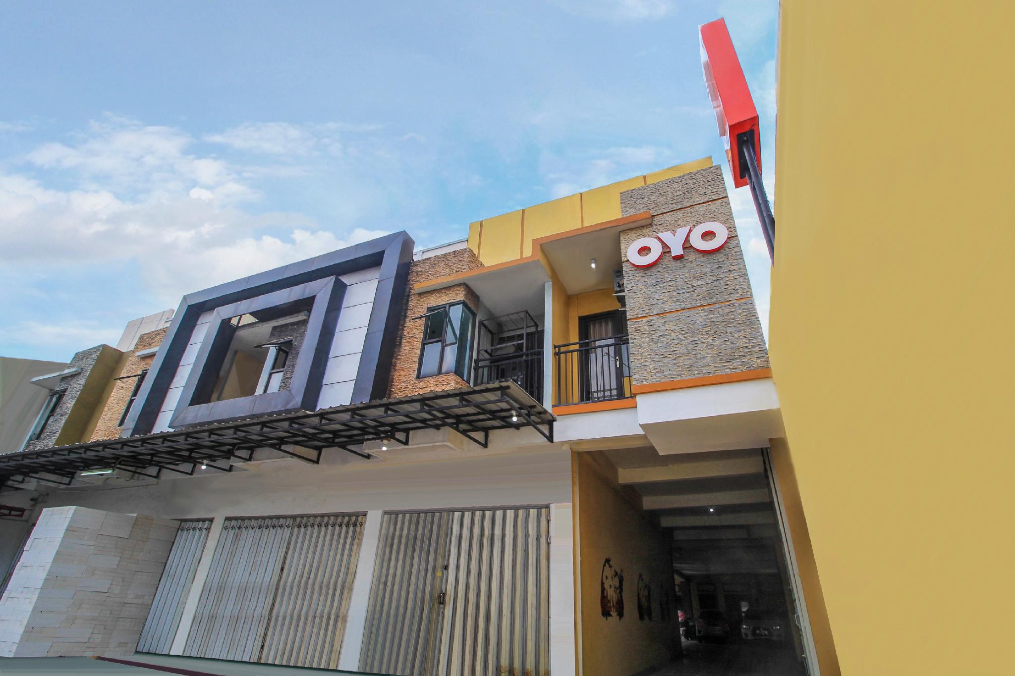 Hotel O Surabaya near Pelangi Park formerly D'best Kutisari in SURABAYA
