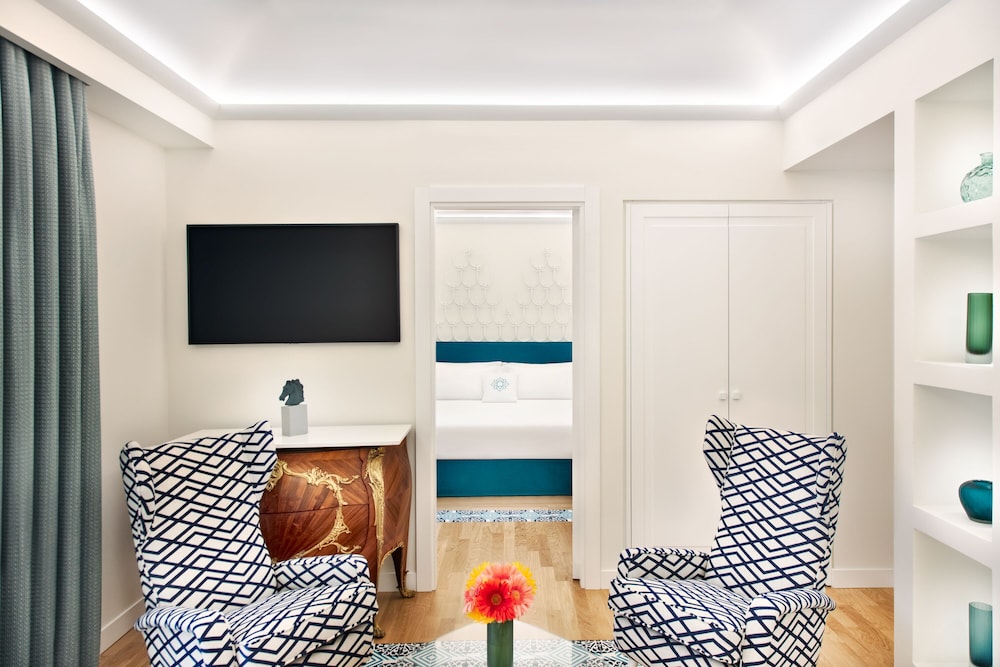 Pazziella Garden & Suites 64/66